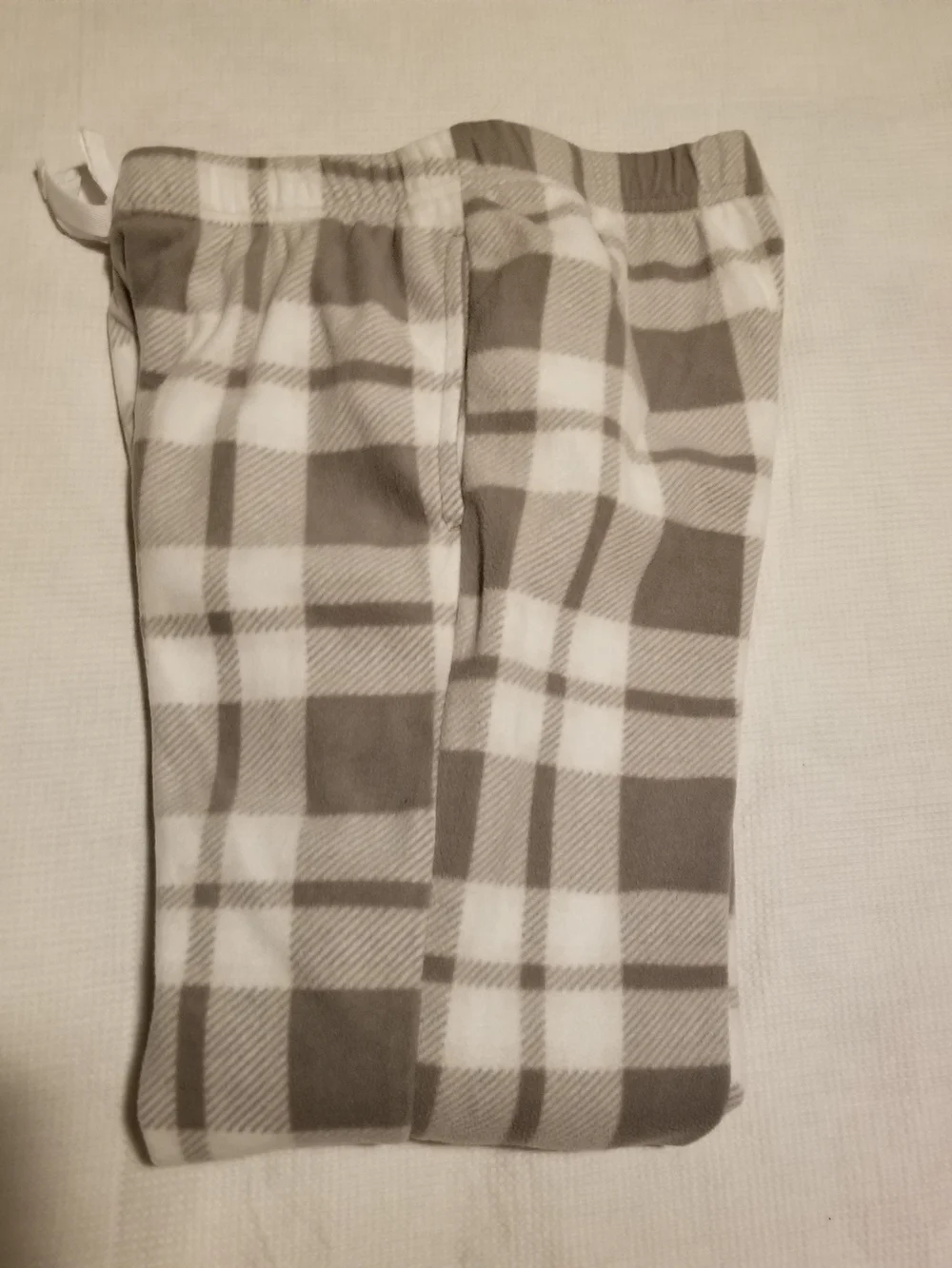 Old Navy Medium Gray And White Plaid Fleece Pajama Pants With Ribbed Cuffs